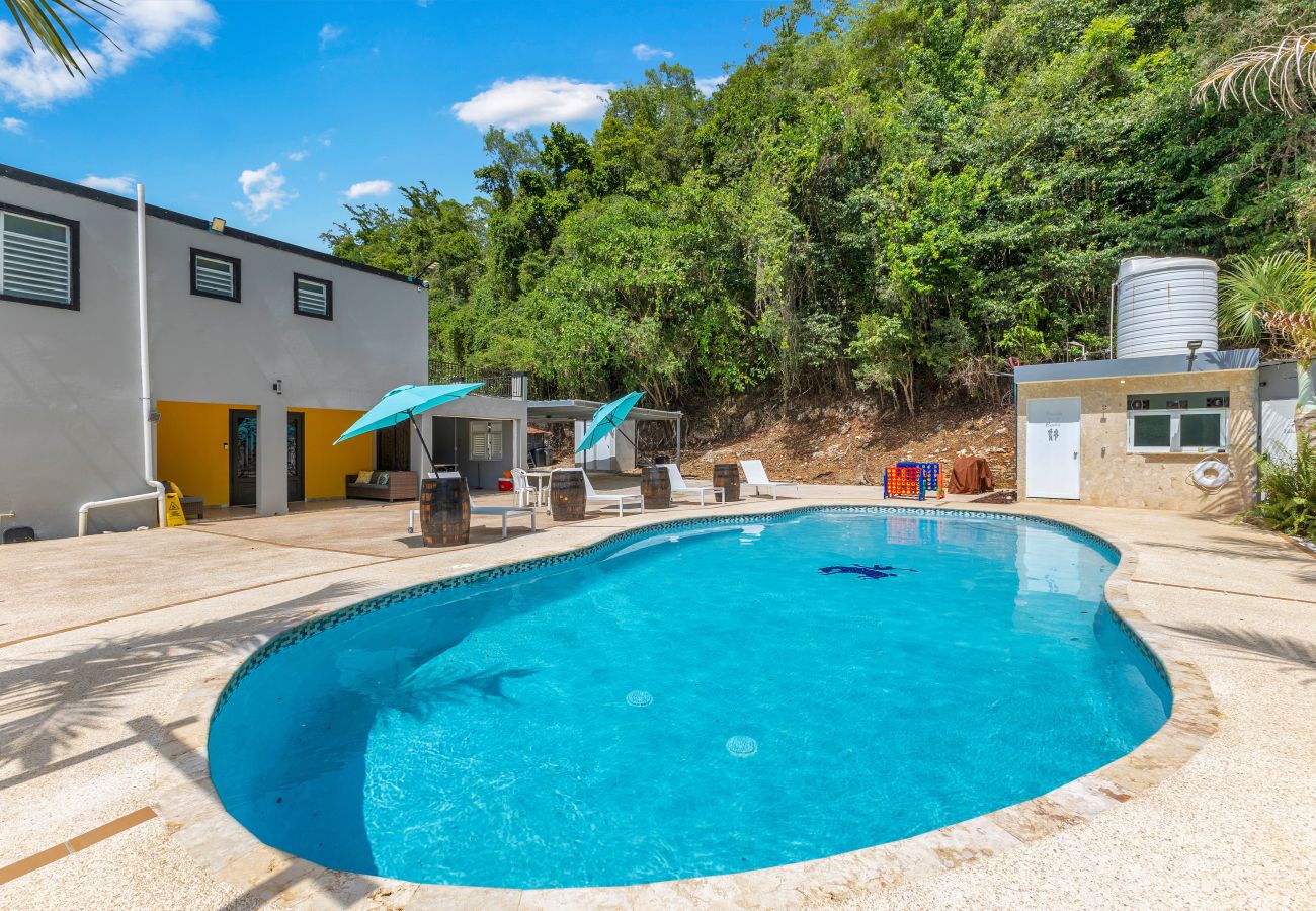Casa en Vega Baja - Hacienda M&B · Perfecta para Grupos, con Piscina y Patio Espacioso