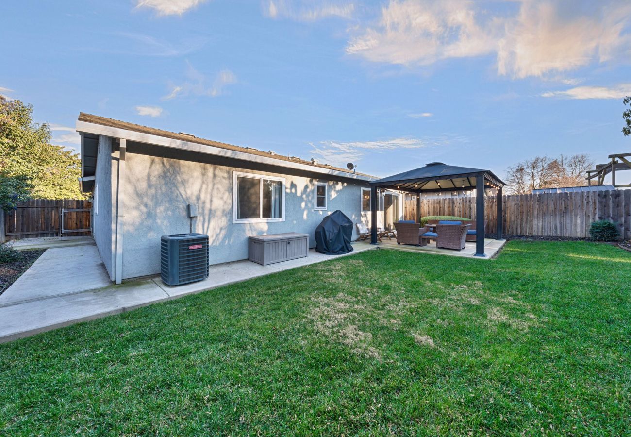 Casa en Sacramento - Home 4 miles to Downtown & 9 miles to Airport 