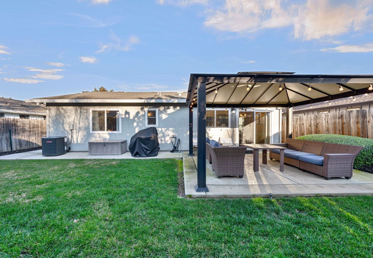 Casa en Sacramento - Home 4 miles to Downtown & 9 miles to Airport 