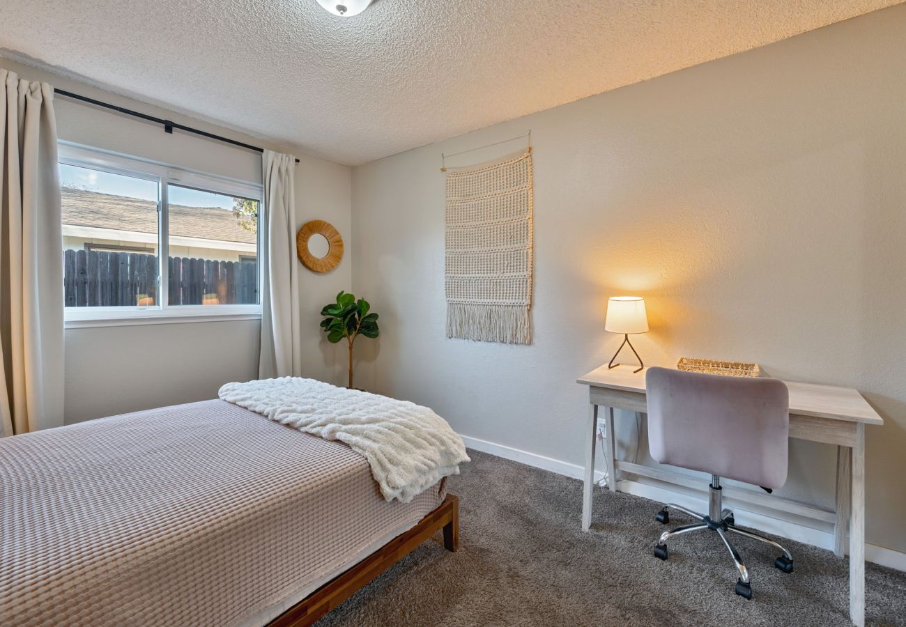Casa en Sacramento - Home 4 miles to Downtown & 9 miles to Airport 