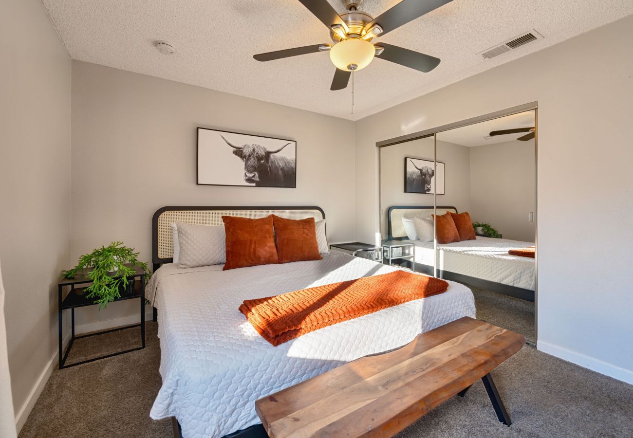 Casa en Sacramento - Home 4 miles to Downtown & 9 miles to Airport 