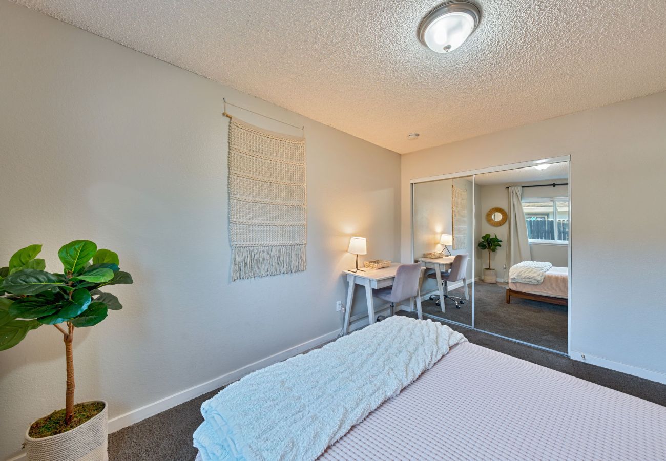 Casa en Sacramento - Home 4 miles to Downtown & 9 miles to Airport 