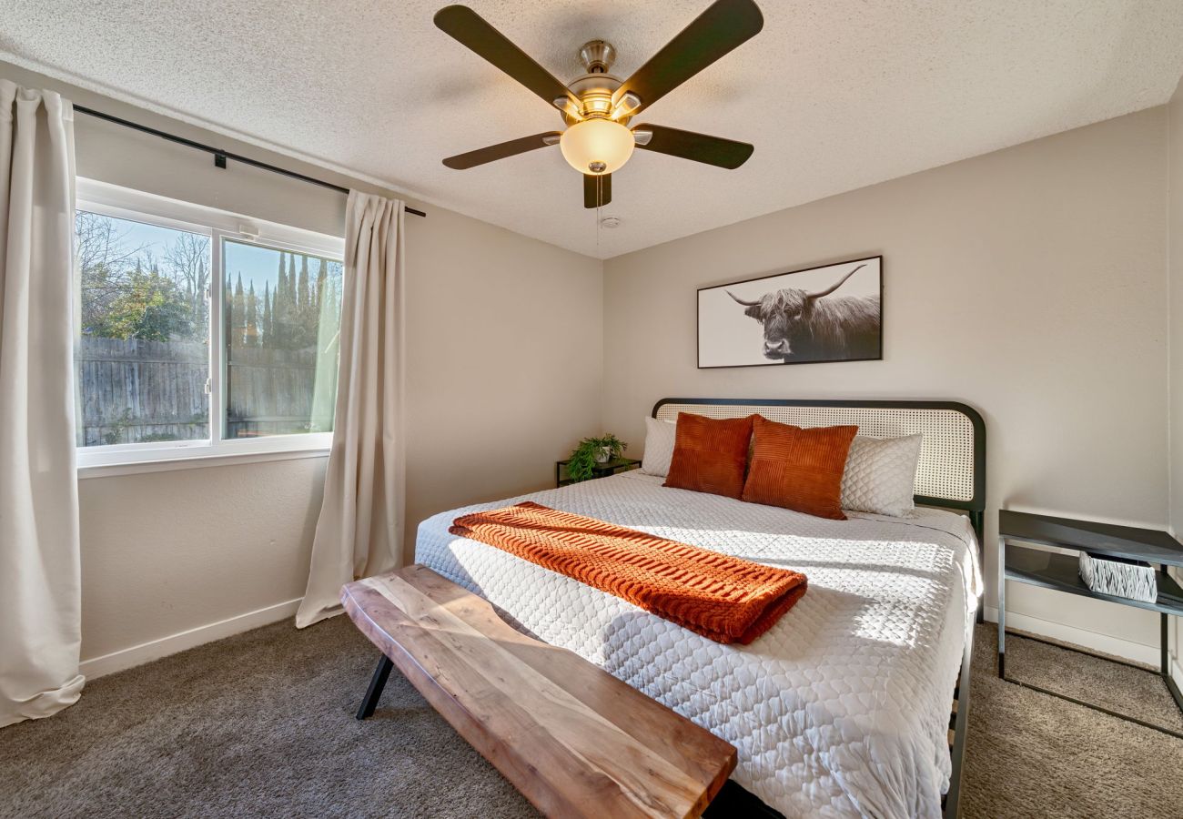 Casa en Sacramento - Home 4 miles to Downtown & 9 miles to Airport 