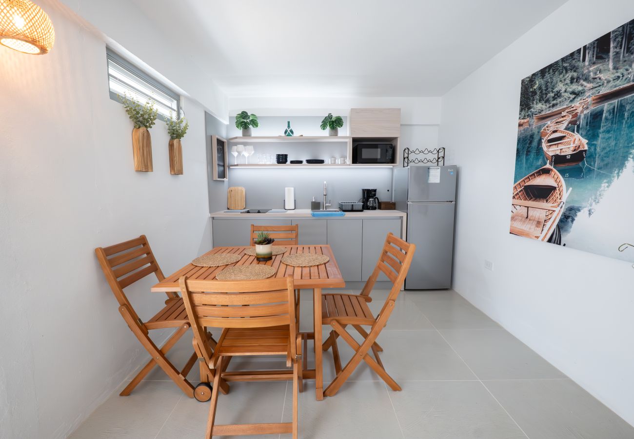 Apartamento en Mayaguez - Retiro Frente al Mar con Terraza, Playa y BBQ