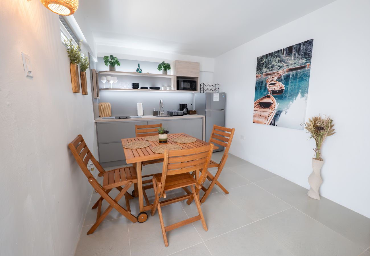 Apartamento en Mayaguez - Retiro Frente al Mar con Terraza, Playa y BBQ