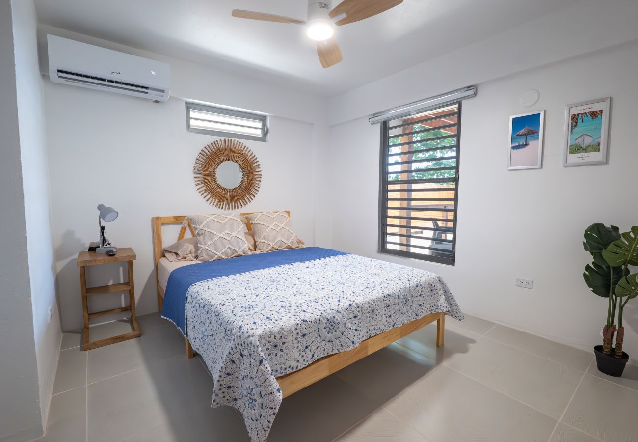 Apartamento en Mayaguez - Retiro Frente al Mar con Terraza, Playa y BBQ