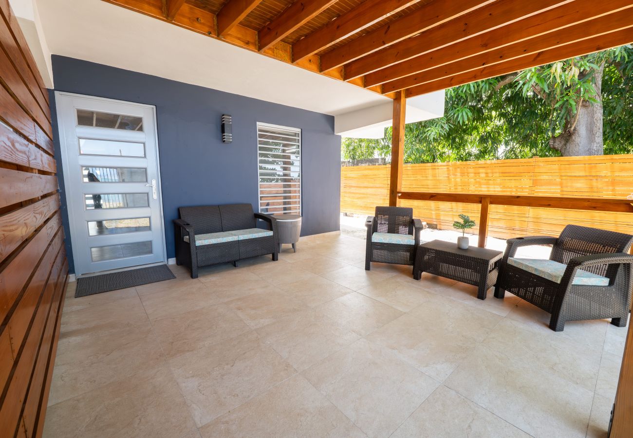 Apartamento en Mayaguez - Retiro Frente al Mar con Terraza, Playa y BBQ