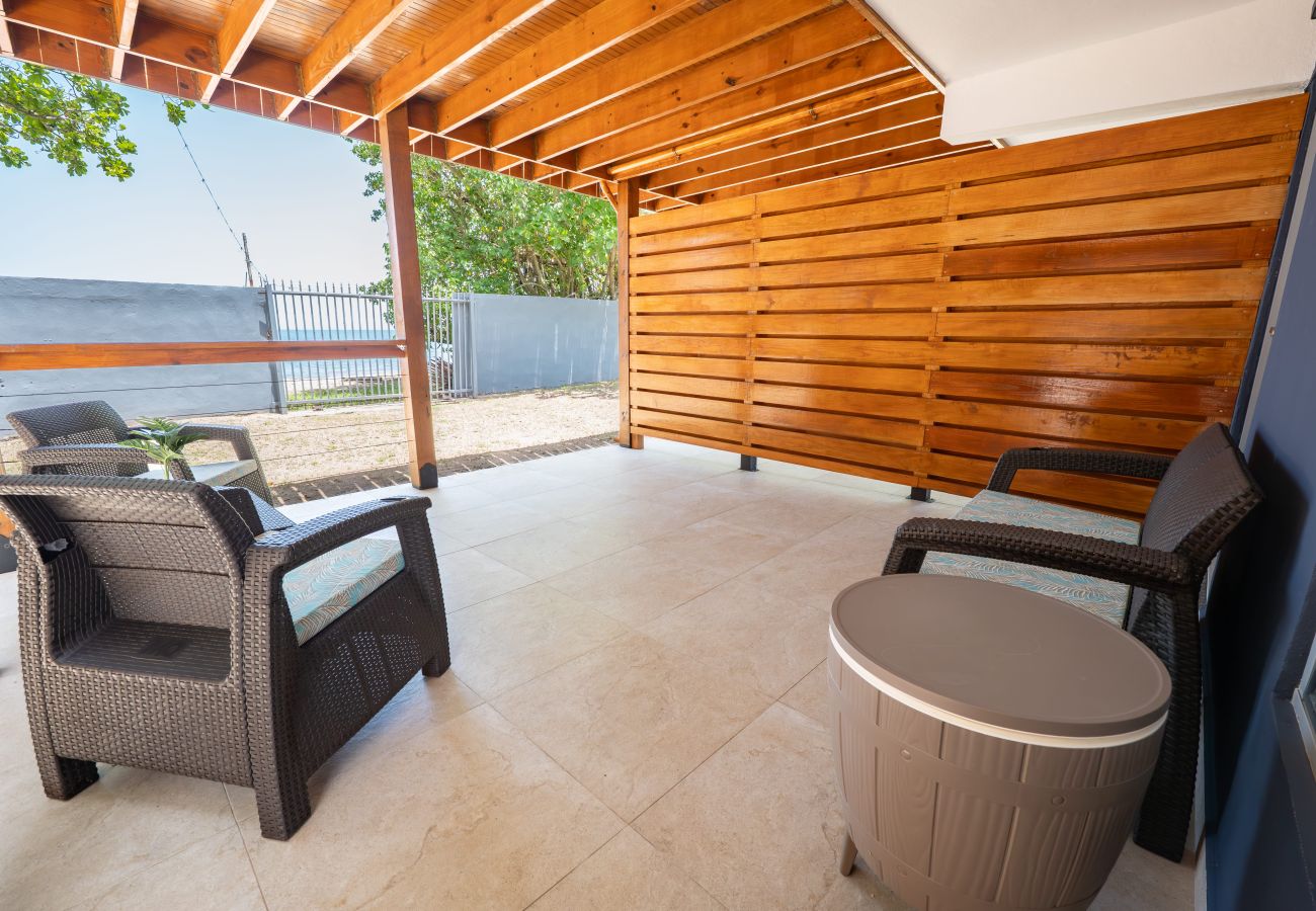 Apartamento en Mayaguez - Retiro Frente al Mar con Terraza, Playa y BBQ