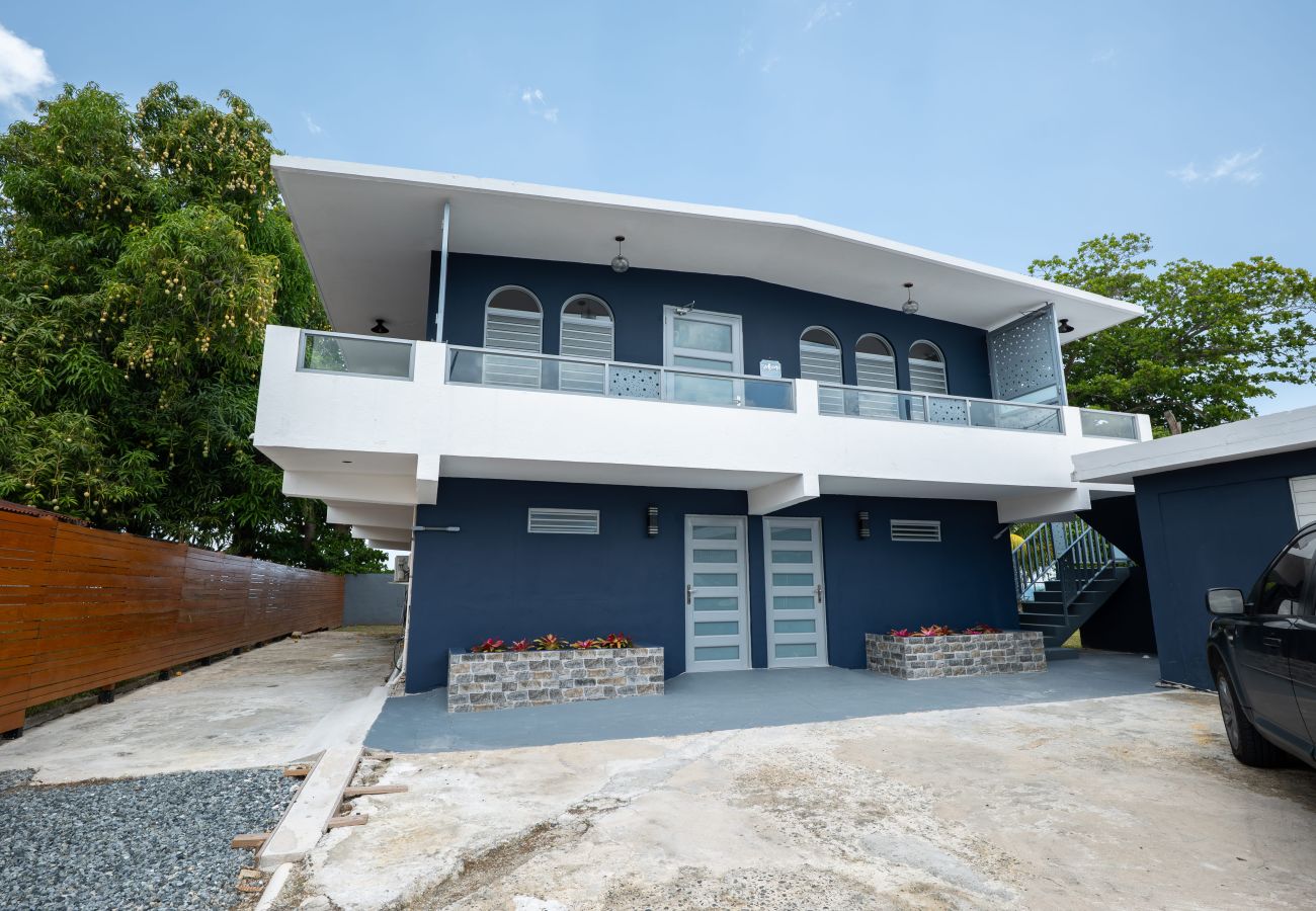 Apartamento en Mayaguez - Retiro Frente al Mar con Terraza, Playa y BBQ