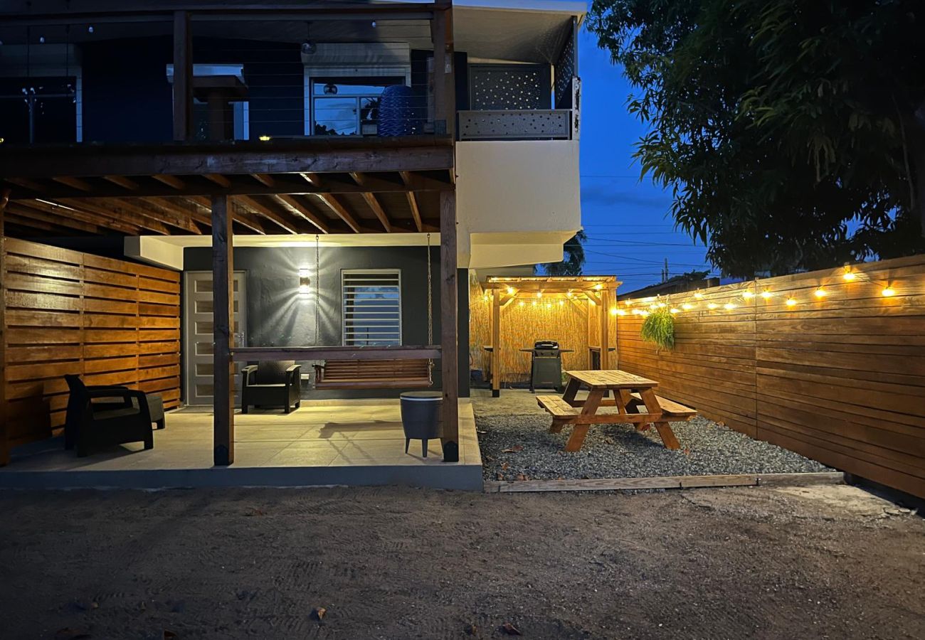 Apartamento en Mayaguez - Retiro Frente al Mar con Terraza, Playa y BBQ