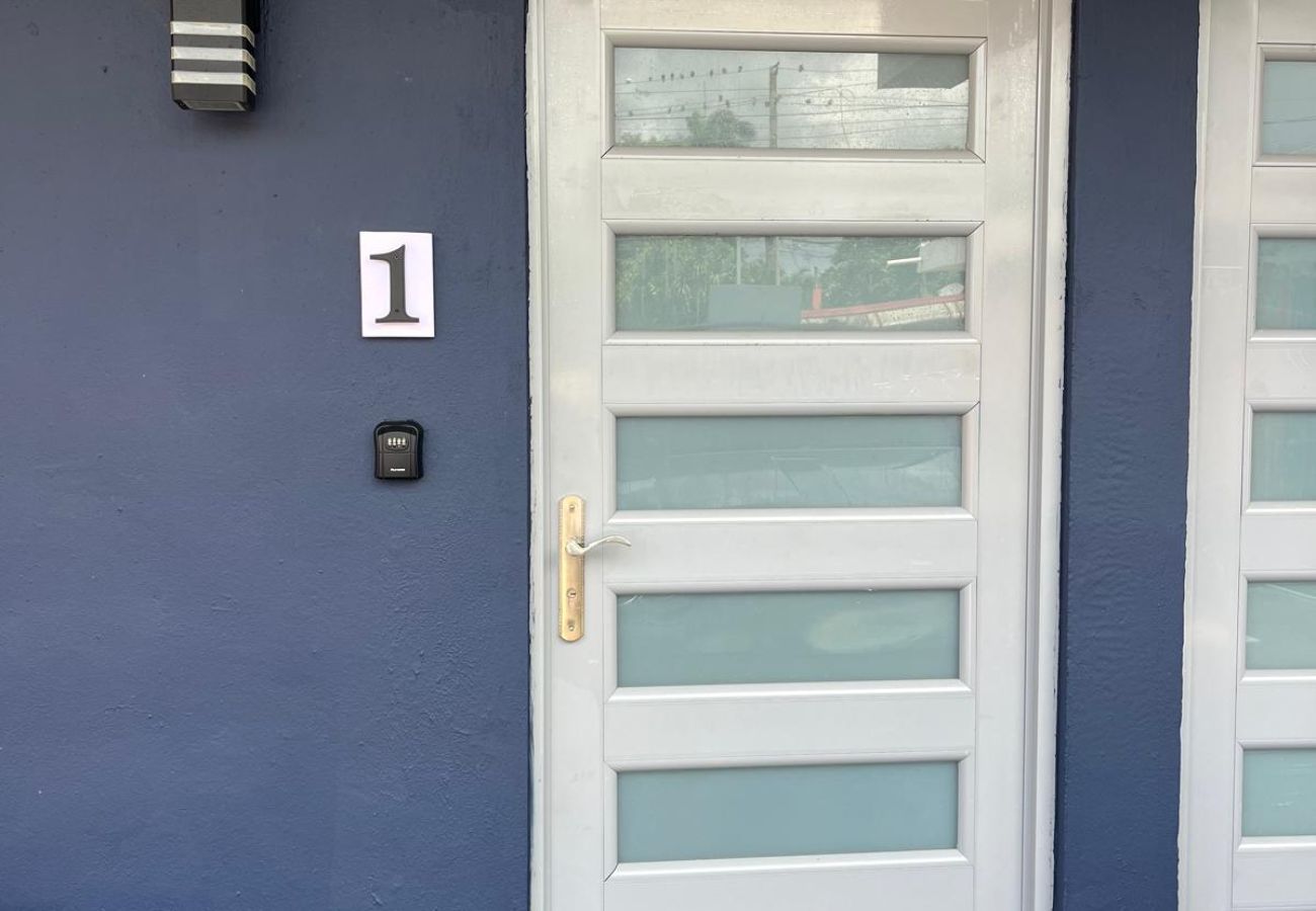 Apartamento en Mayaguez - Retiro Frente al Mar con Terraza, Playa y BBQ