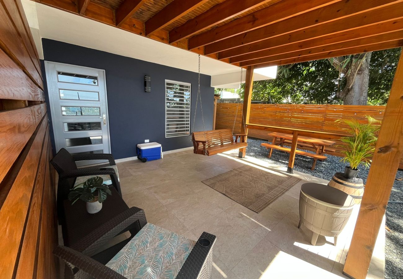 Apartamento en Mayaguez - Retiro Frente al Mar con Terraza, Playa y BBQ