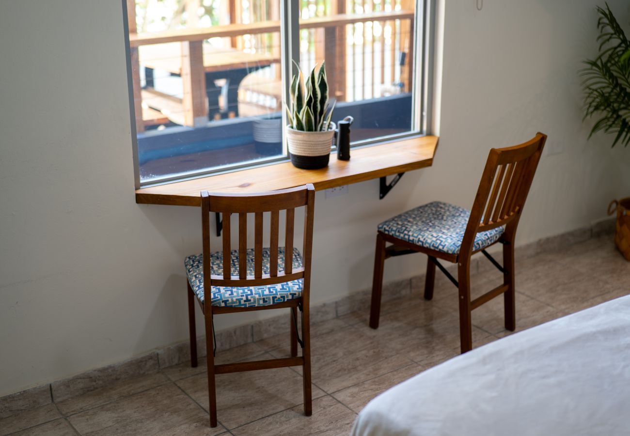 Casa en Mayaguez - Escondite Costero de 3H con Terraza Privada y Vista