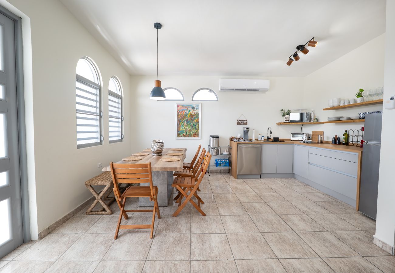 Casa en Mayaguez - Escondite Costero de 3H con Terraza Privada y Vista