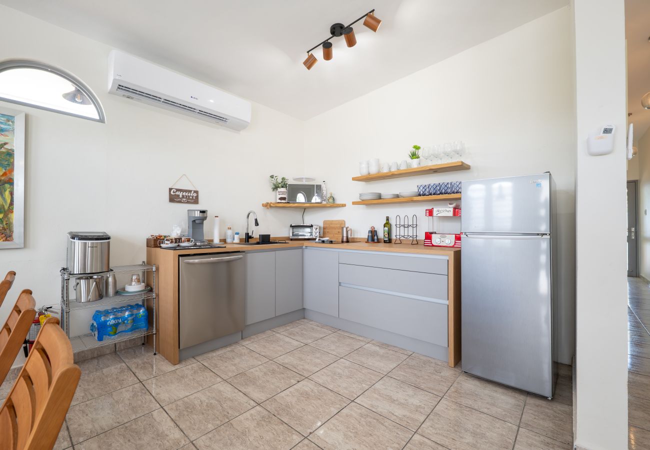 Casa en Mayaguez - Escondite Costero de 3H con Terraza Privada y Vista