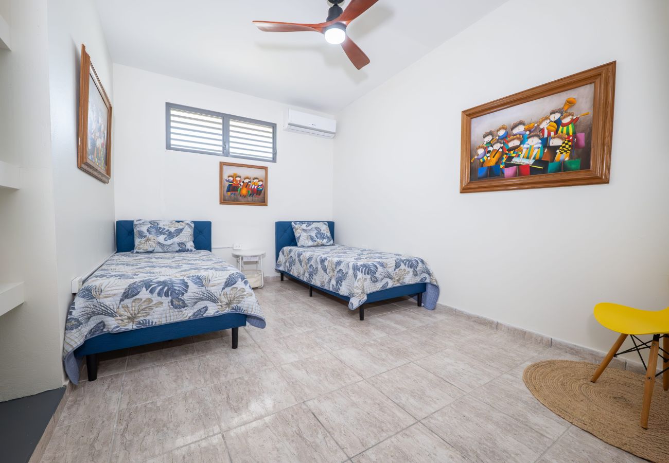 Casa en Mayaguez - Escondite Costero de 3H con Terraza Privada y Vista