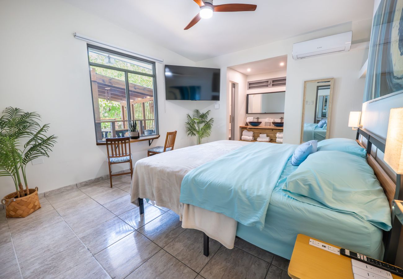Casa en Mayaguez - Escondite Costero de 3H con Terraza Privada y Vista