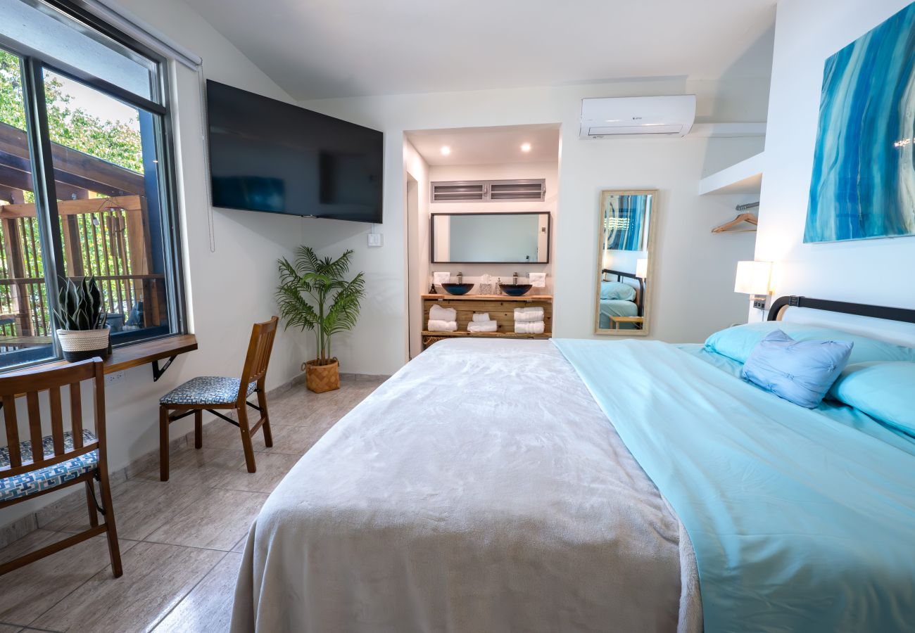 Casa en Mayaguez - Escondite Costero de 3H con Terraza Privada y Vista