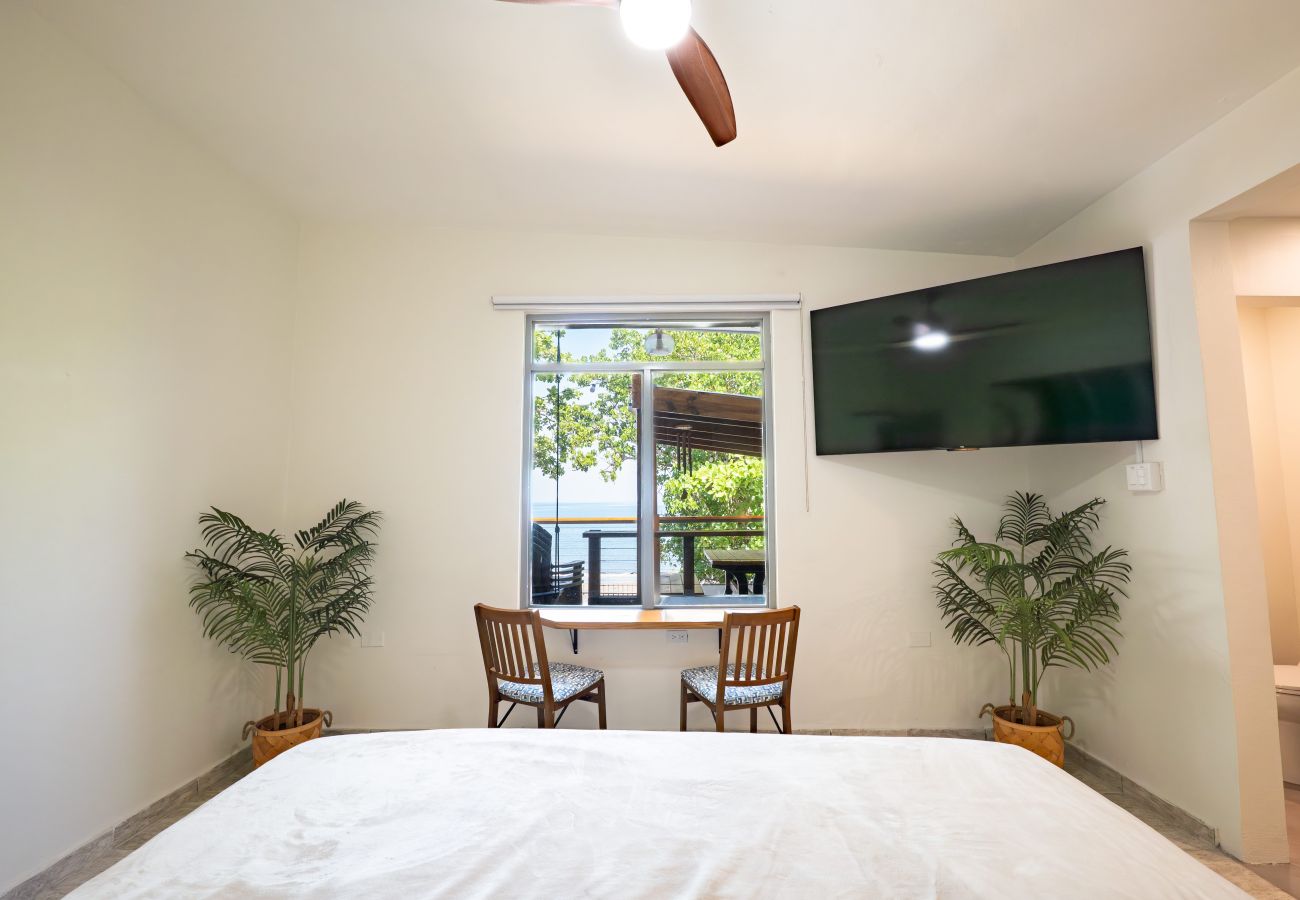 Casa en Mayaguez - Escondite Costero de 3H con Terraza Privada y Vista