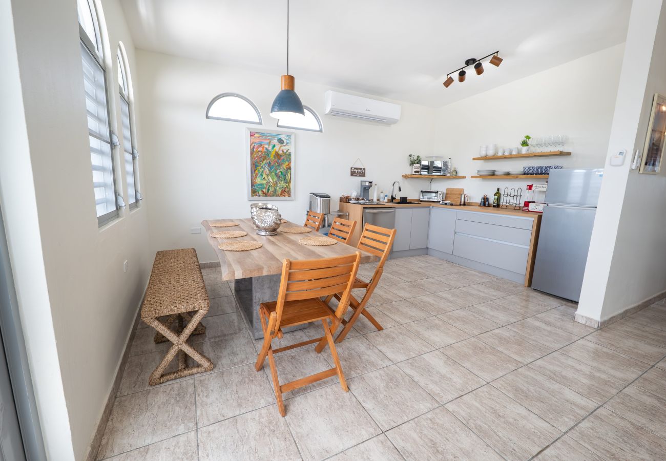 Casa en Mayaguez - Escondite Costero de 3H con Terraza Privada y Vista