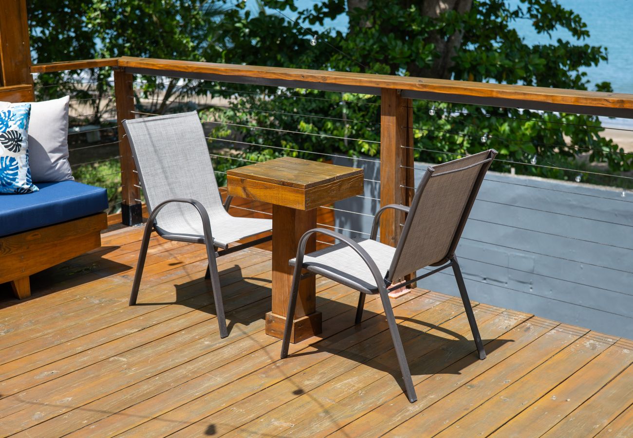 Casa en Mayaguez - Escondite Costero de 3H con Terraza Privada y Vista