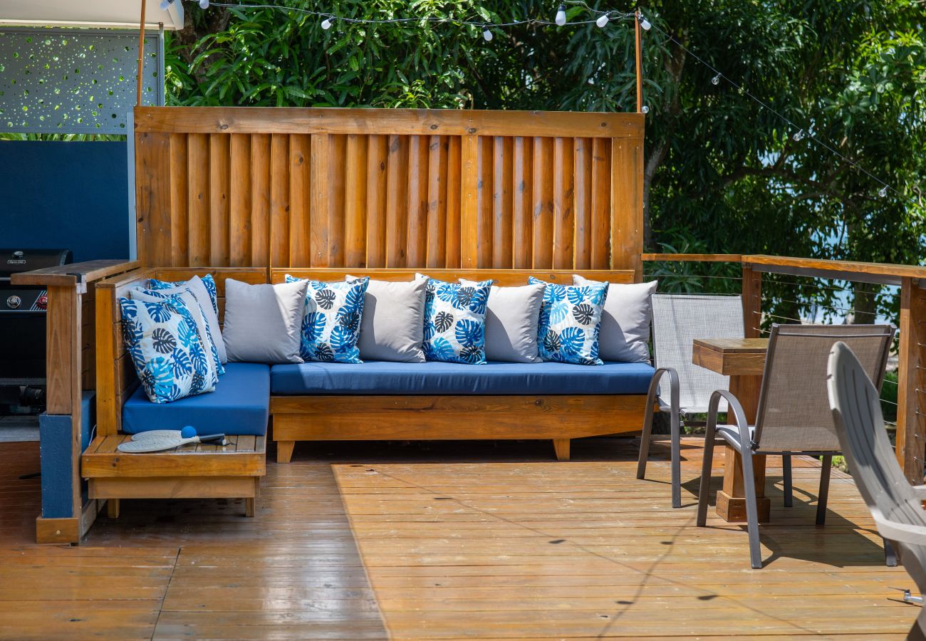 Casa en Mayaguez - Escondite Costero de 3H con Terraza Privada y Vista