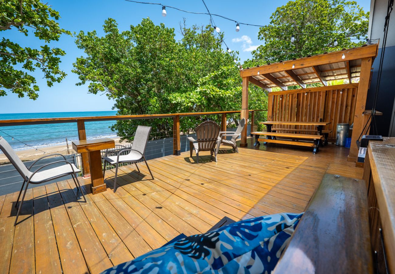 Casa en Mayaguez - Escondite Costero de 3H con Terraza Privada y Vista