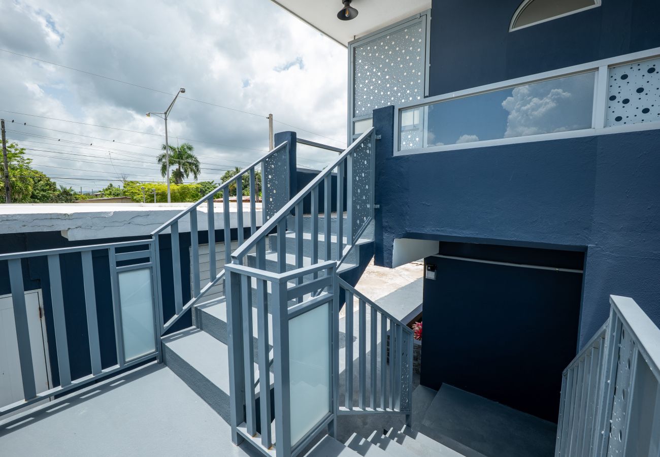 Casa en Mayaguez - Escondite Costero de 3H con Terraza Privada y Vista