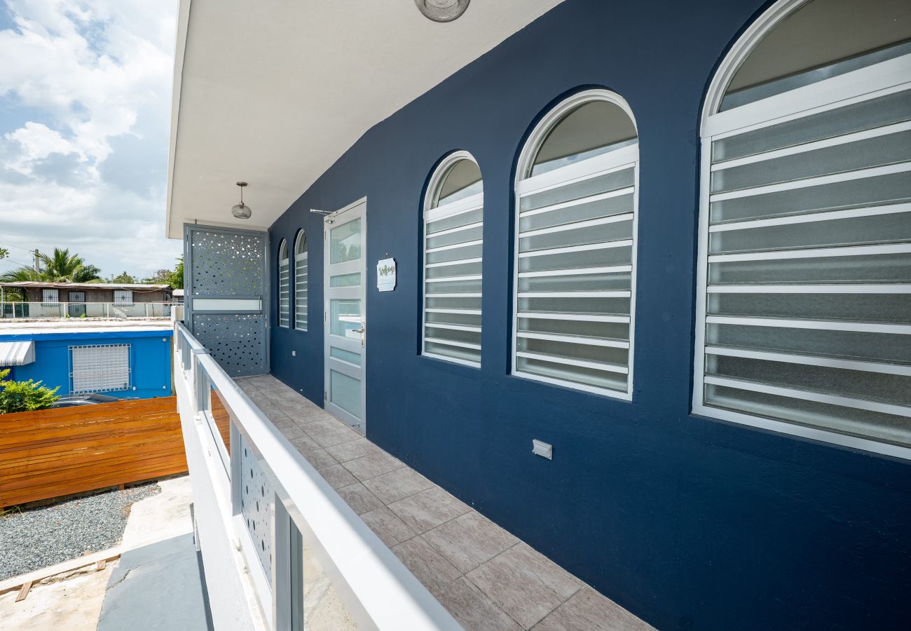 Casa en Mayaguez - Escondite Costero de 3H con Terraza Privada y Vista