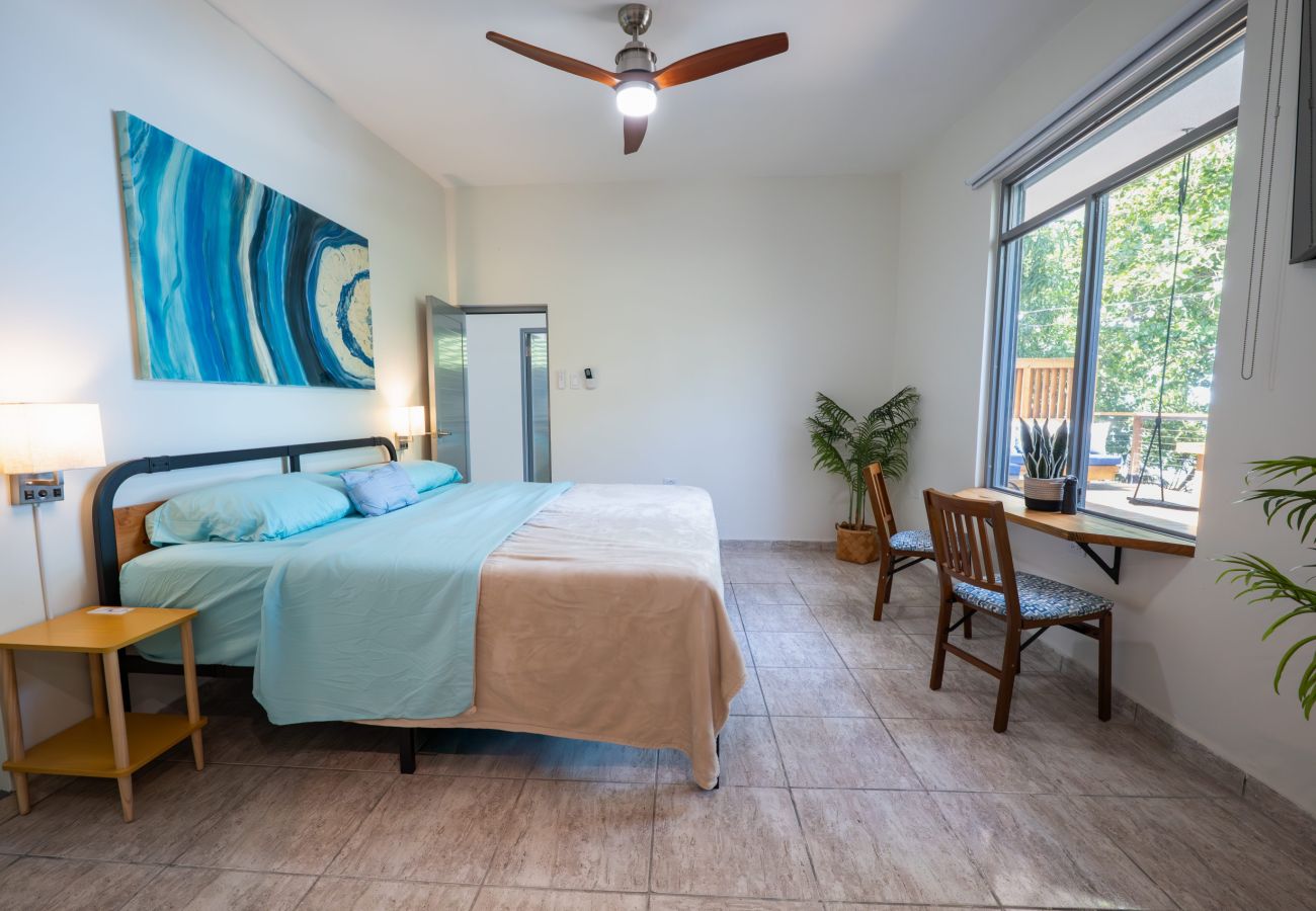Casa en Mayaguez - Refugio frente al mar con 5 hab. y acceso a playa