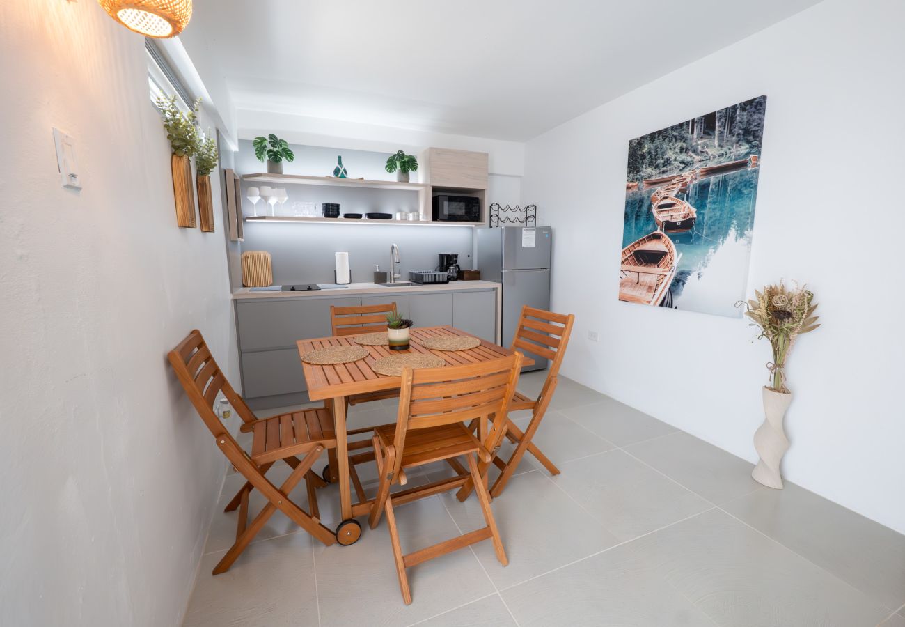 Casa en Mayaguez - Refugio frente al mar con 5 hab. y acceso a playa