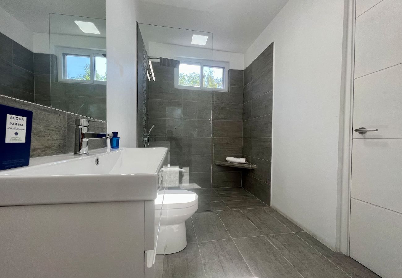 Apartamento en White House - Modern Seaview 2 Bed Apartment! 