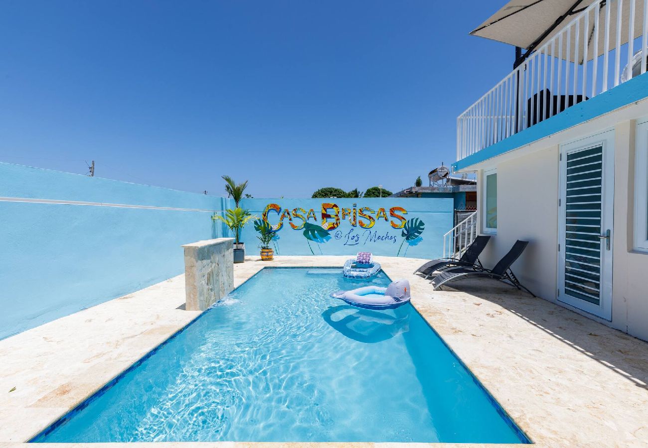 Casa en Ceiba - Stylish 3 Bed/2Bath with Pool & Solar Panels 