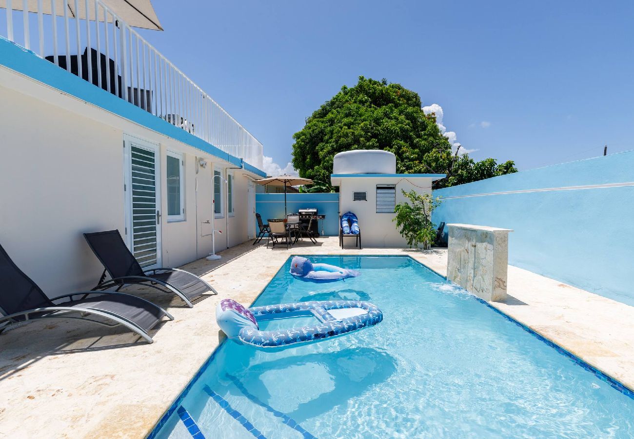 Casa en Ceiba - Stylish 3 Bed/2Bath with Pool & Solar Panels 