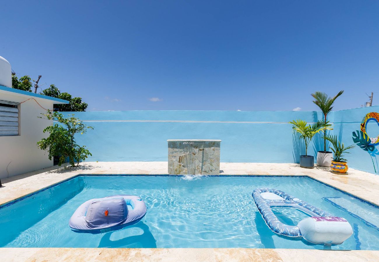 Casa en Ceiba - Stylish 3 Bed/2Bath with Pool & Solar Panels 
