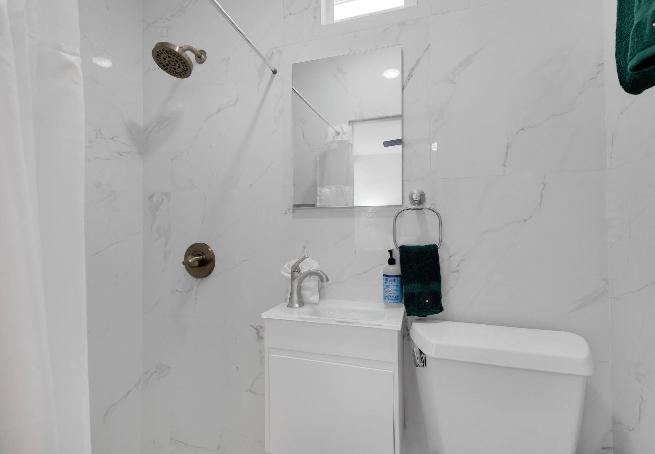 Casa en Santurce - Condado Villa 4Bd 3Ba | Spa/Generator/Parking 