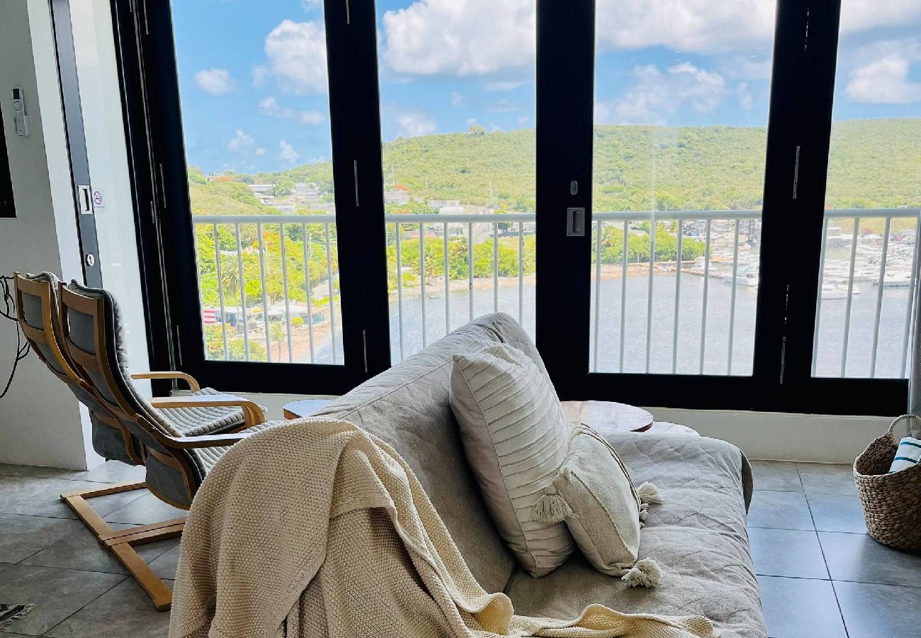 Residencial en Fajardo - Oceanfront Oasis: Panoramic Views & Marina Access 