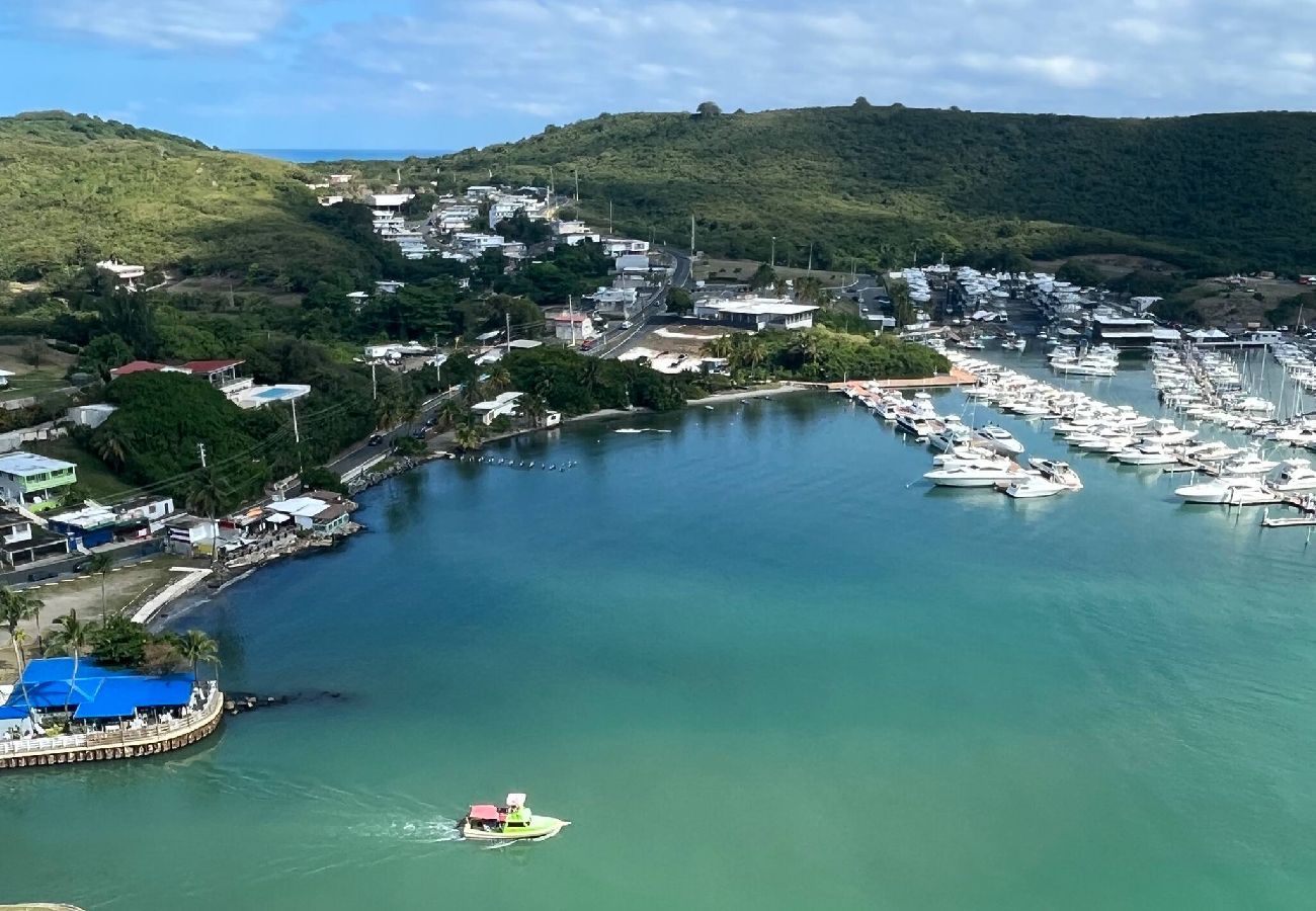 Residencial en Fajardo - Oceanfront Oasis: Panoramic Views & Marina Access 