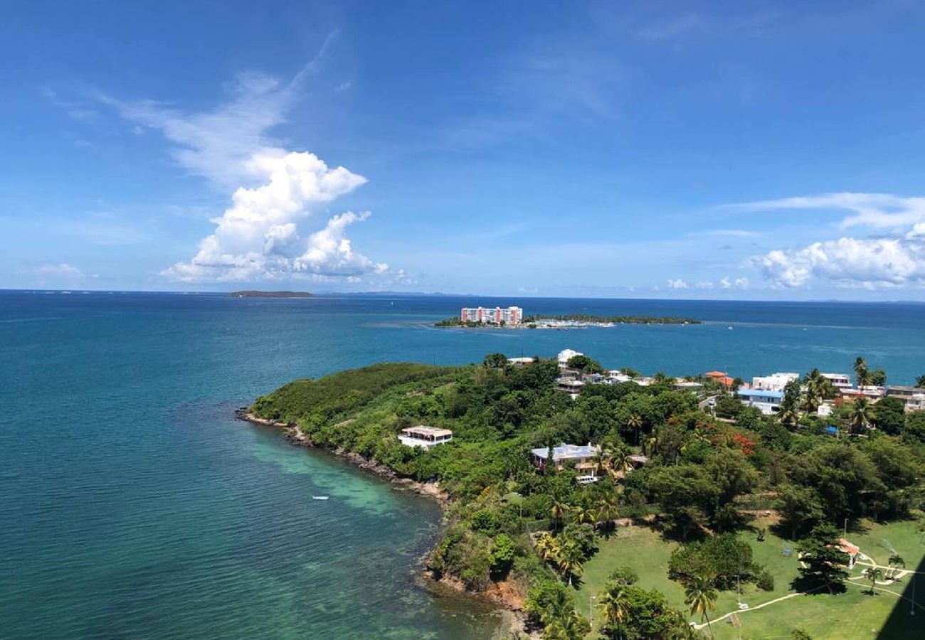 Residencial en Fajardo - Oceanfront Oasis: Panoramic Views & Marina Access 