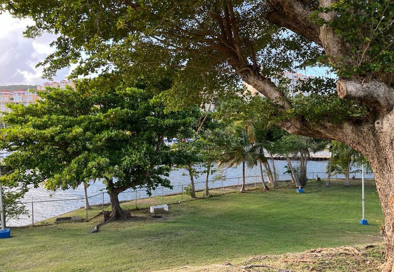 Residencial en Fajardo - Oceanfront Oasis: Panoramic Views & Marina Access 