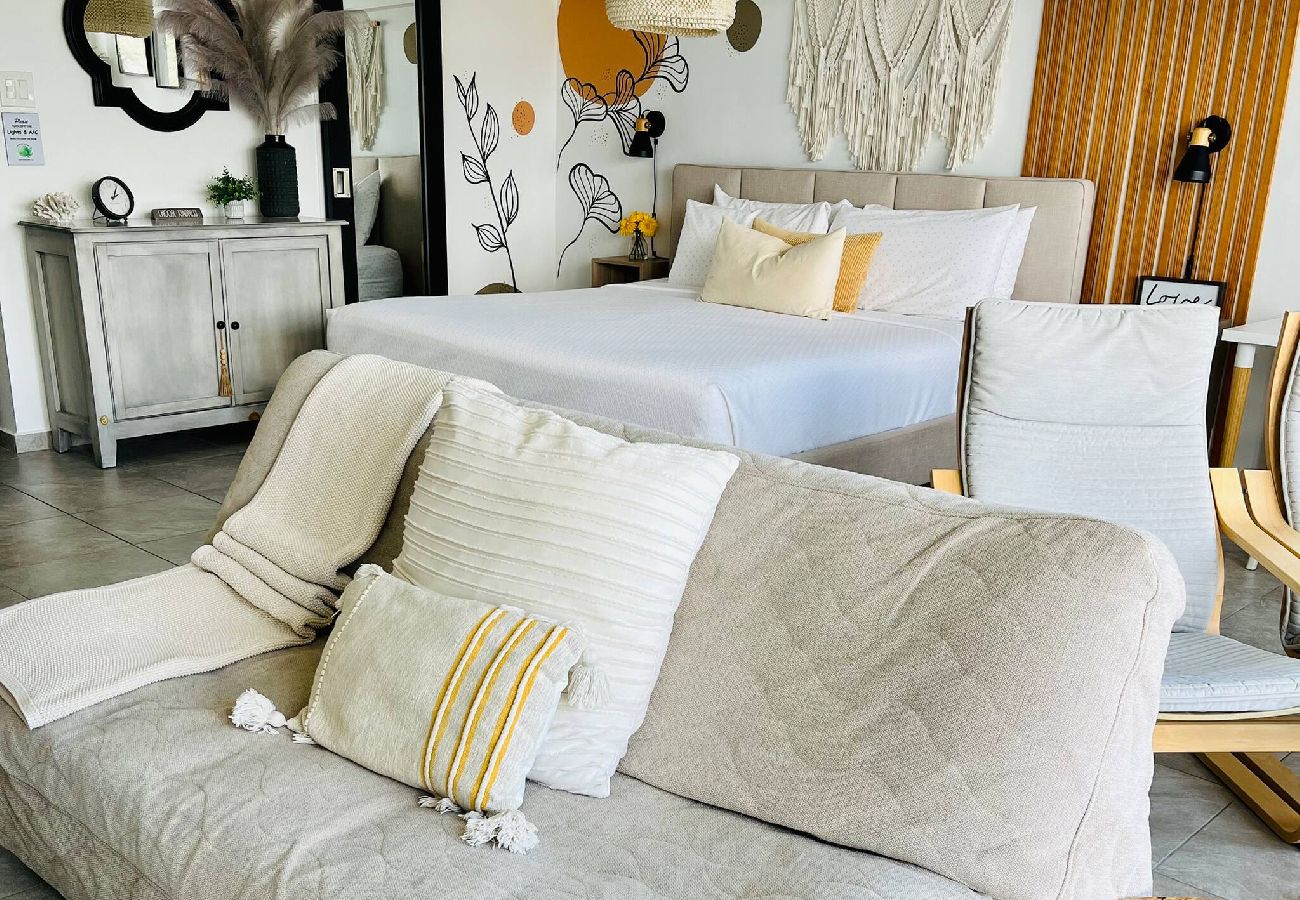 Residencial en Fajardo - Oceanfront Oasis: Panoramic Views & Marina Access 