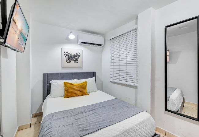 Apartamento en San Juan - Beautiful 2 Bedroom in Miramar! 