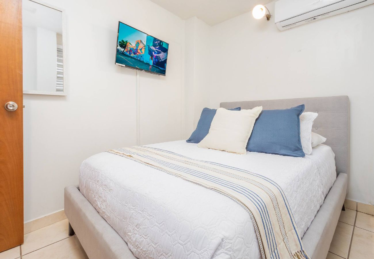 Apartamento en San Juan - Beautiful 2 Bedroom in Miramar! 