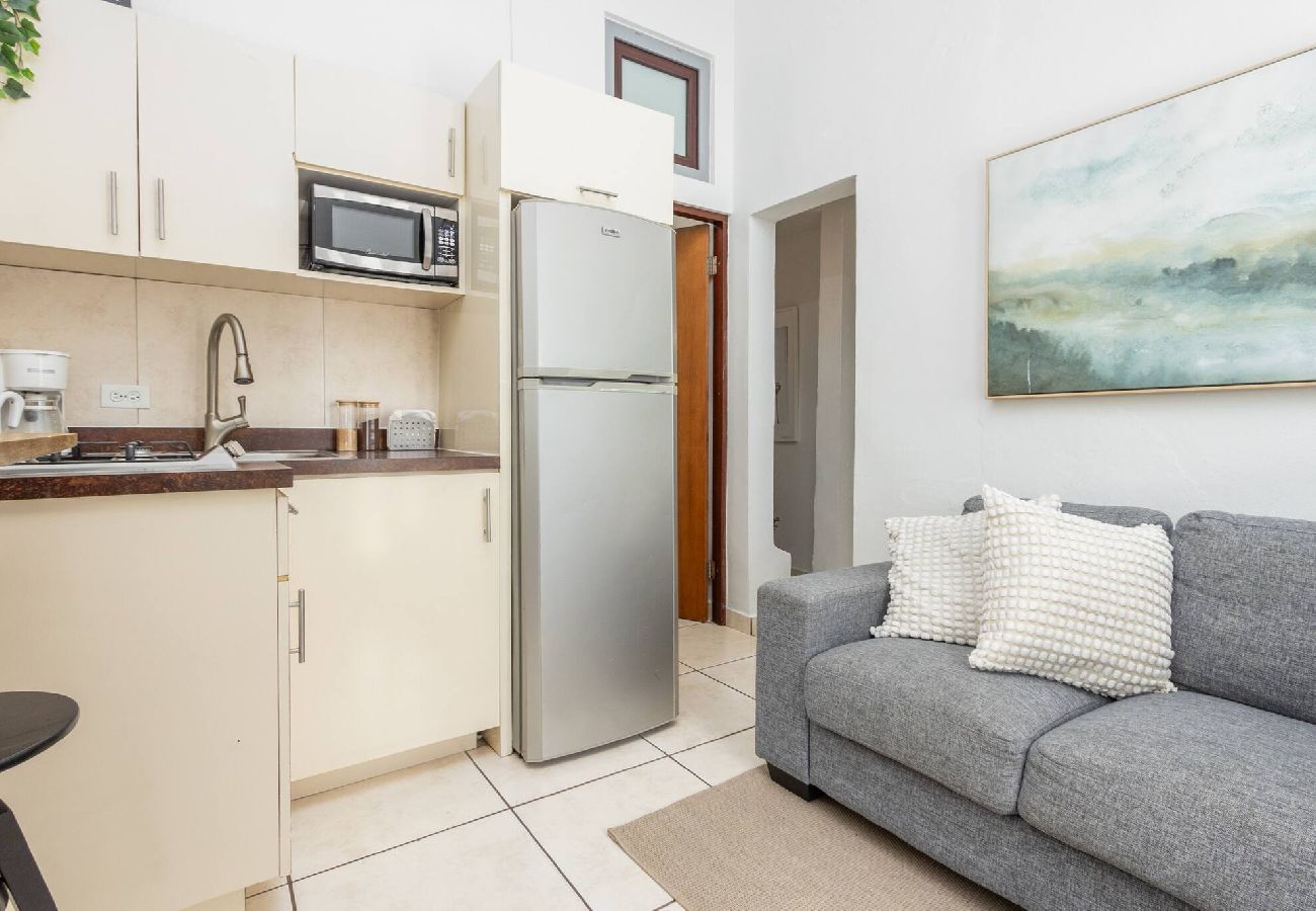 Apartamento en San Juan - Beautiful 2 Bedroom in Miramar! 