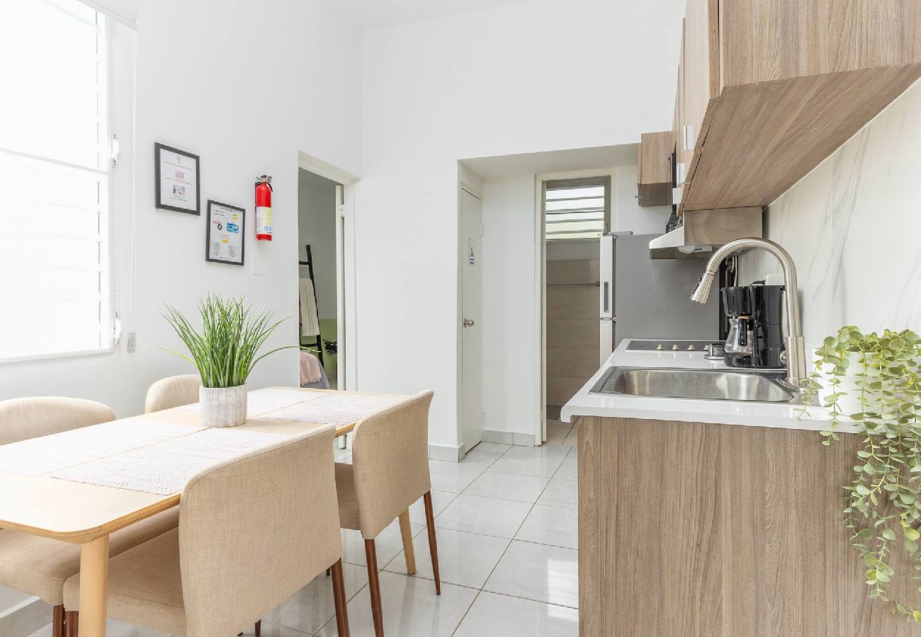 Apartamento en San Juan - Centric, Spacious, Stylish Miramar Unit, Sleeps 4 