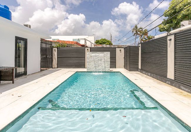 Casa en Carolina - Lux Gem~Mins to SJU~Pool~Tesla Solar~No Blackouts 