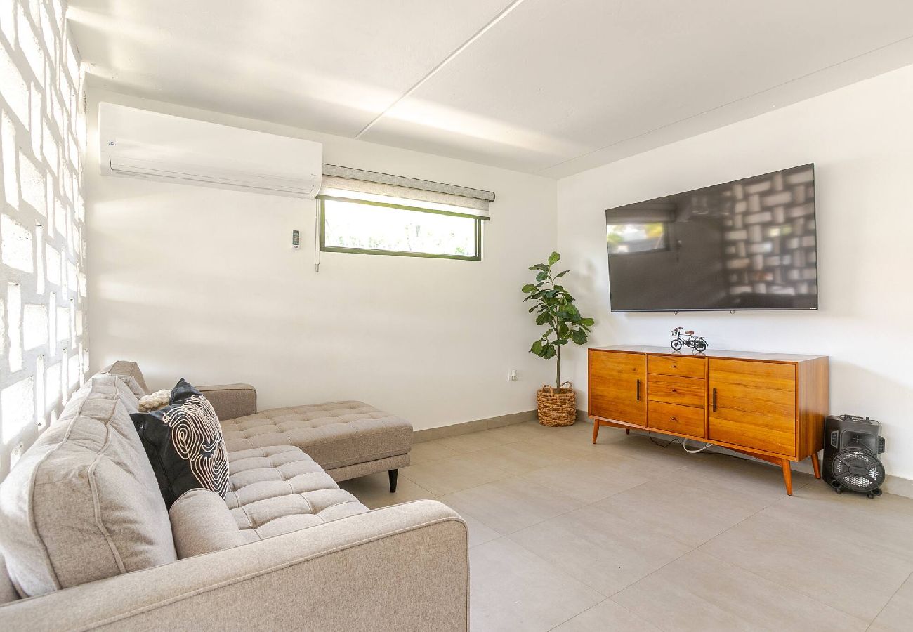 Casa en Carolina - Lux Gem~Mins to SJU~Pool~Tesla Solar~No Blackouts 