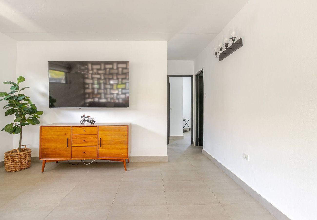 Casa en Carolina - Lux Gem~Mins to SJU~Pool~Tesla Solar~No Blackouts 