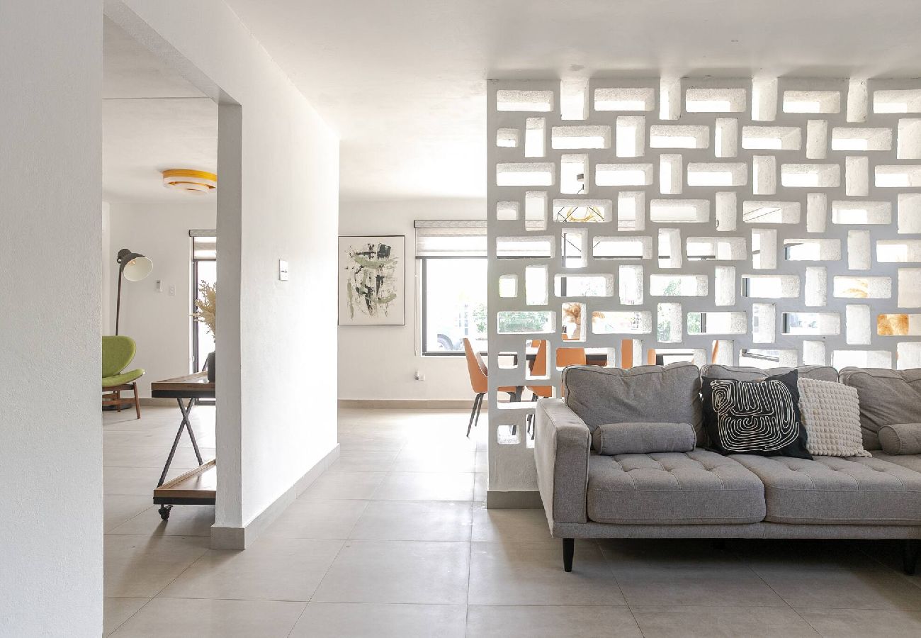 Casa en Carolina - Lux Gem~Mins to SJU~Pool~Tesla Solar~No Blackouts 