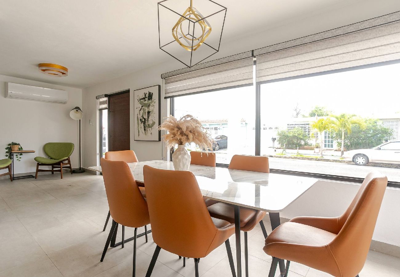 Casa en Carolina - Lux Gem~Mins to SJU~Pool~Tesla Solar~No Blackouts 